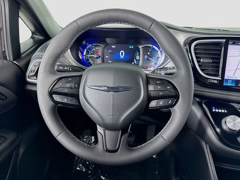 Used 2022 Chrysler Pacifica Limited w/ S Appearance Package FWD image 26