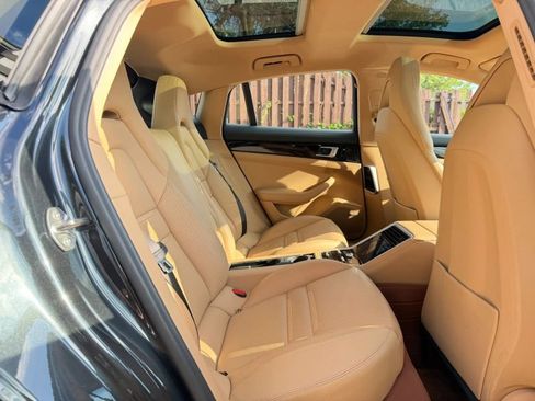 Used 2018 Porsche Panamera 4 AWD/4WD image 27