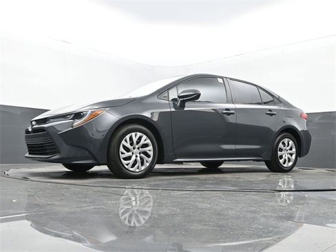 Used 2025 Toyota Corolla LE w/ Convenience Package image 25