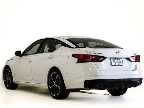 Used 2024 Nissan Altima 2.5 SR FWD image 8