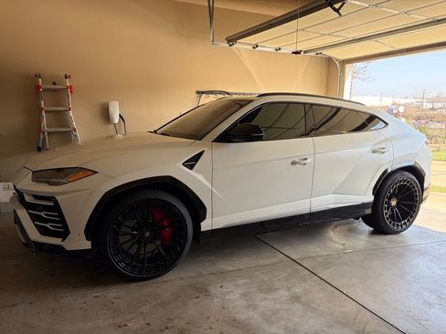 Used 2019 Lamborghini Urus AWD/4WD image 4