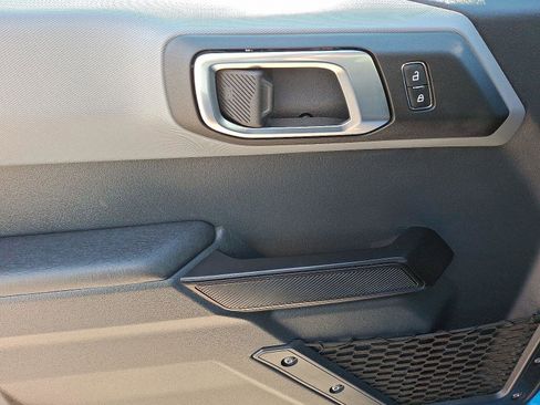 Used 2024 Ford Bronco Black Diamond image 12