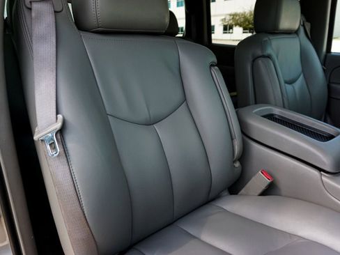 Used 2005 GMC Yukon XL 2500 SLT w/ SLT Preferred Equipment Group image 90