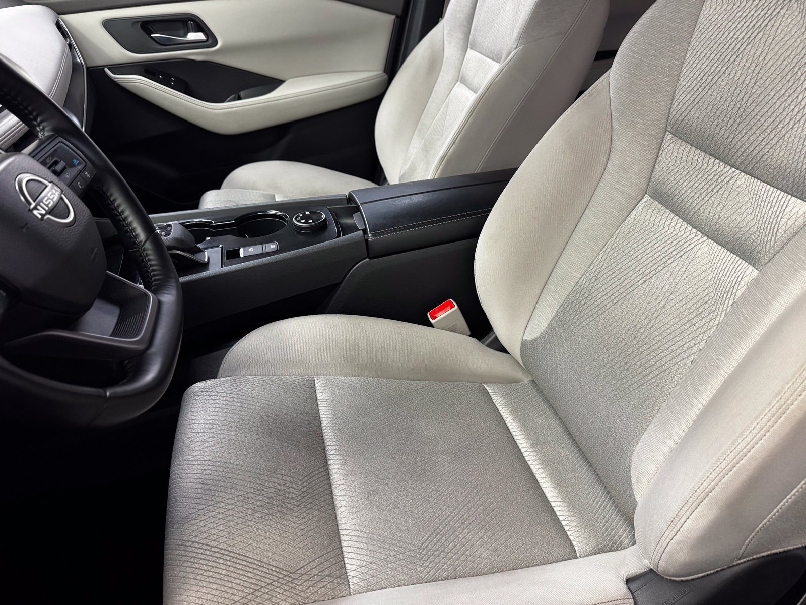 Certified 2025 Nissan Rogue SV AWD/4WD image 13
