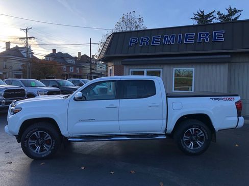 Used 2019 Toyota Tacoma 4x4 Double Cab image 2