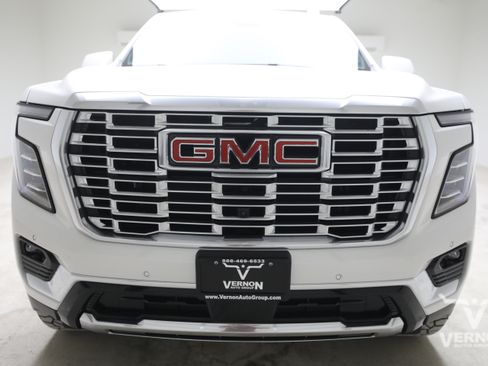 Used 2025 GMC Yukon Denali w/ Sun & Power Step Package AWD/4WD image 8