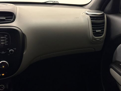 Used 2016 Kia Soul FWD image 15
