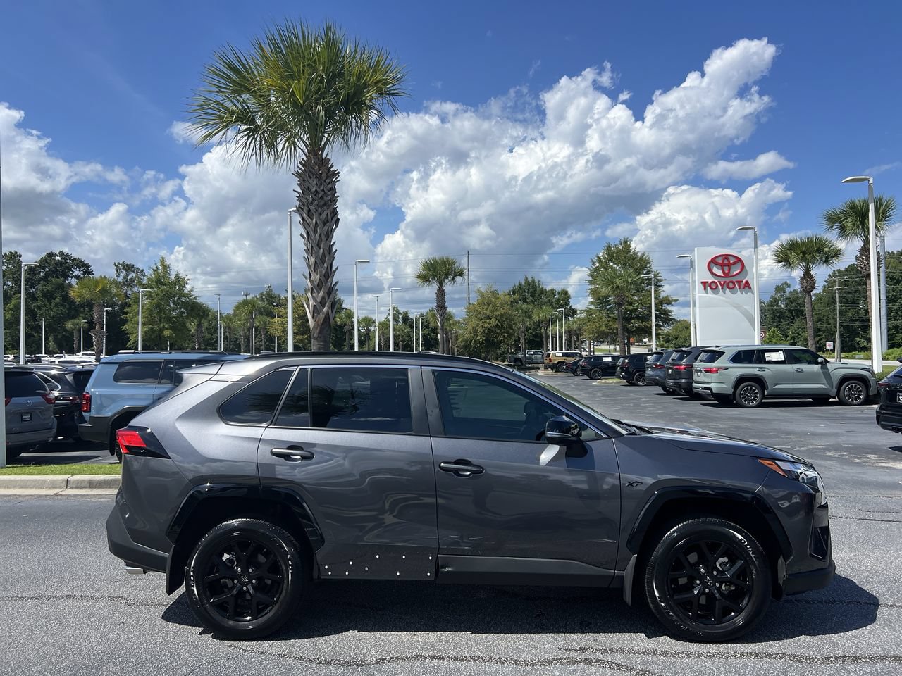 Used 2025 Toyota RAV4 XLE FWD image 11