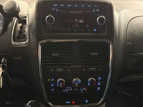 Used 2016 Dodge Grand Caravan SE w/ Quick Order Package 29E SE FWD image 13
