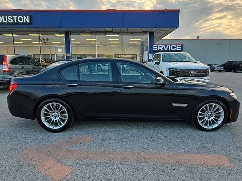 Used 2015 BMW 750i image 8