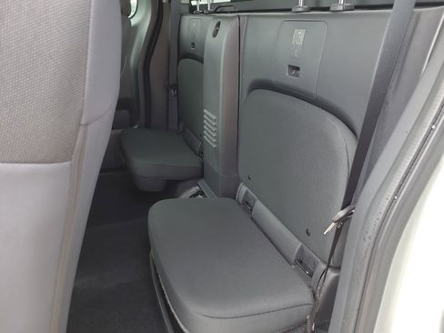 Certified 2025 Nissan Frontier SV image 7