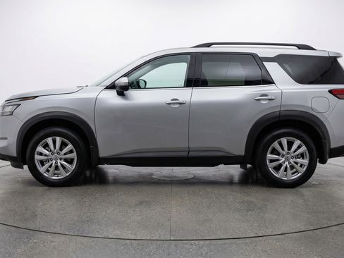 Used 2025 Nissan Pathfinder SV image 5