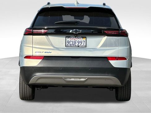 Used 2022 Chevrolet Bolt EUV Premier w/ Sun & Sound Package image 4