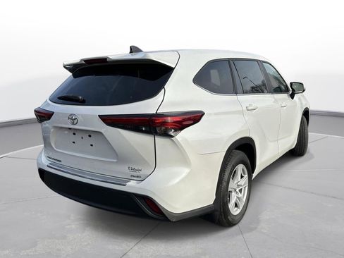 Used 2023 Toyota Highlander L image 6