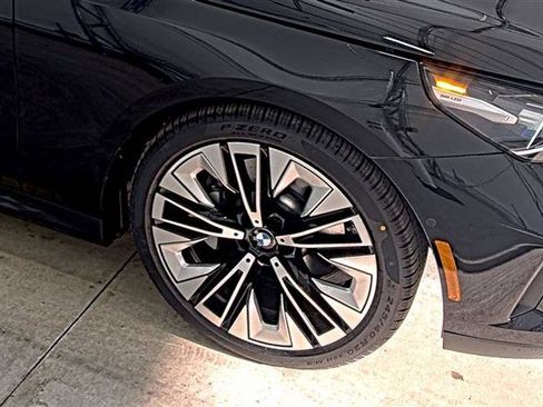 Used 2025 BMW 530i xDrive w/ Premium Package image 15