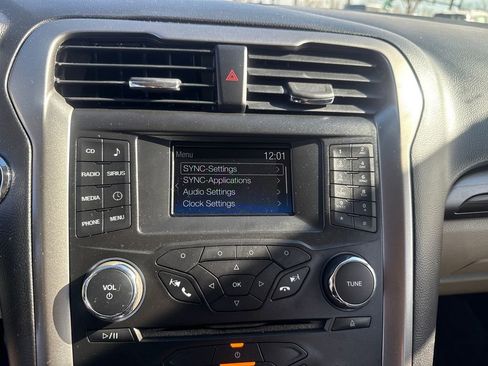 Used 2018 Ford Fusion SE image 19