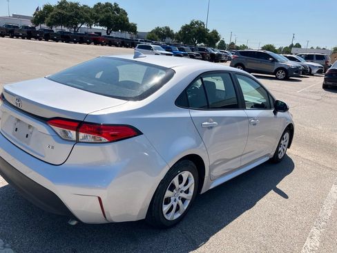Used 2024 Toyota Corolla LE FWD image 4