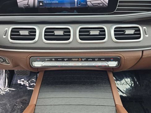 Used 2024 Mercedes-Benz GLE 350 4MATIC image 29