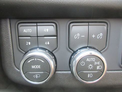 New 2026 GMC Yukon XL Denali w/ Denali Reserve Package AWD/4WD image 17