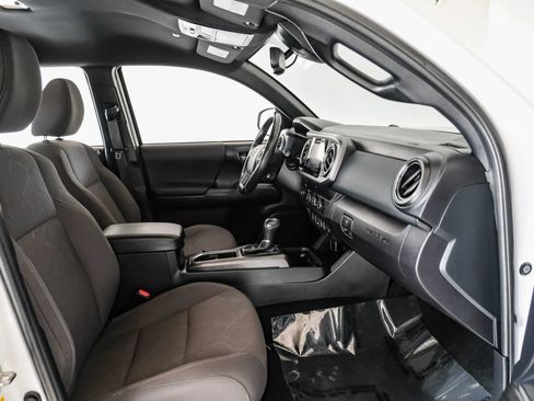 Used 2019 Toyota Tacoma TRD Off-Road image 32