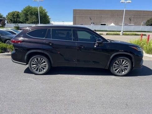 Used 2021 Toyota Highlander Platinum FWD image 4
