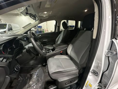 Used 2019 Ford Escape SE image 13