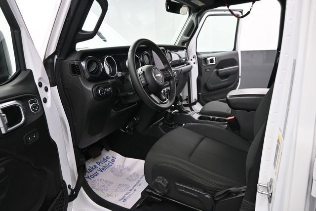 Used 2022 Jeep Gladiator Sport AWD/4WD image 9