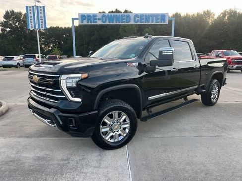 Used 2024 Chevrolet Silverado 2500 LTZ w/ LTZ Plus Package AWD/4WD image 2
