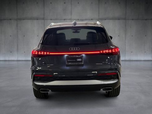 Used 2025 Audi Q5 Premium Plus w/ Premium Plus AWD/4WD image 4