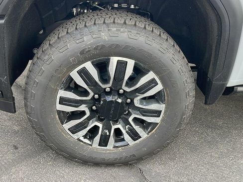 New 2026 GMC Sierra 3500 Denali Ultimate AWD/4WD image 9