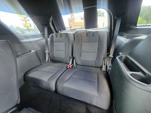 Certified 2019 Ford Explorer XLT FWD image 14
