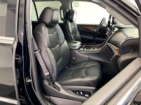 Used 2017 Cadillac Escalade Luxury AWD/4WD image 6