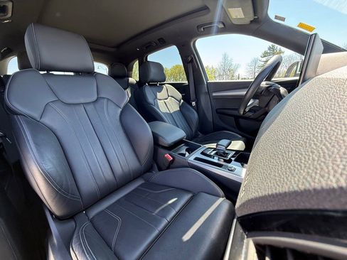 Used 2025 Audi Q5 2.0T Premium image 32