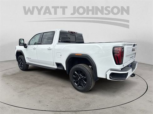 Used 2024 GMC Sierra 2500 AT4 w/ AT4 Premium Plus Package image 3