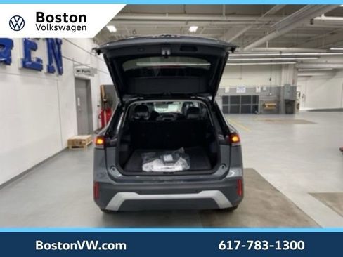 New 2026 Volkswagen Tiguan SE image 9