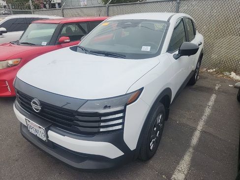 Used 2025 Nissan Kicks S FWD image 3