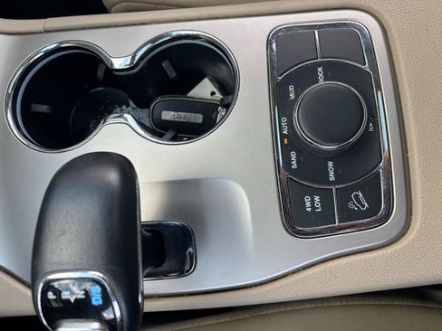 Used 2015 Jeep Grand Cherokee Limited AWD/4WD image 16