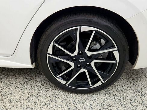 Used 2025 Nissan Sentra SR FWD image 9