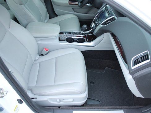 Used 2015 Acura TLX w/ Technology Package FWD image 4
