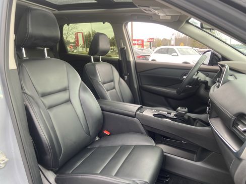 Certified 2023 Nissan Rogue SV w/ SV Premium B Package image 18