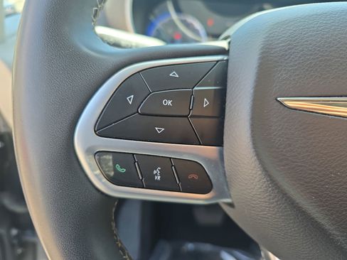 Used 2022 Chrysler Pacifica Touring-L FWD image 19