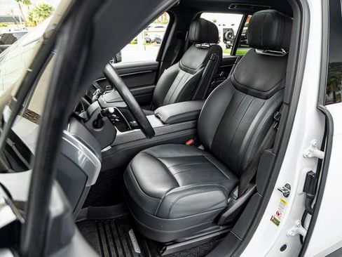 Certified 2025 Land Rover Range Rover SE image 13