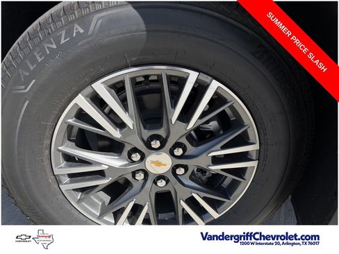 Used 2026 Chevrolet Traverse LT w/ Driver Confidence Package FWD image 9