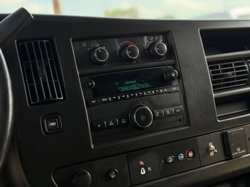 Used 2019 GMC Savana 3500 w/ Driver Convenience Package RWD image 9