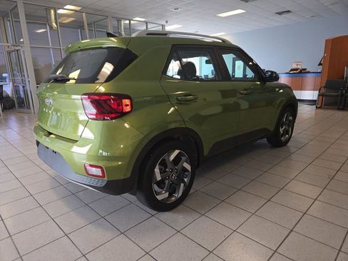 Used 2022 Hyundai Venue SEL FWD image 8