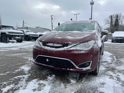 Certified 2019 Chrysler Pacifica Limited w/ Tire & Wheel Group