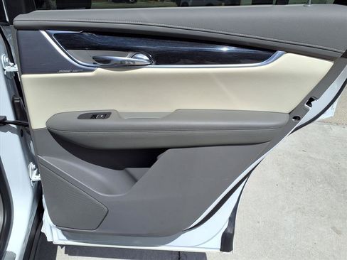 Certified 2023 Cadillac XT6 Premium Luxury FWD image 12