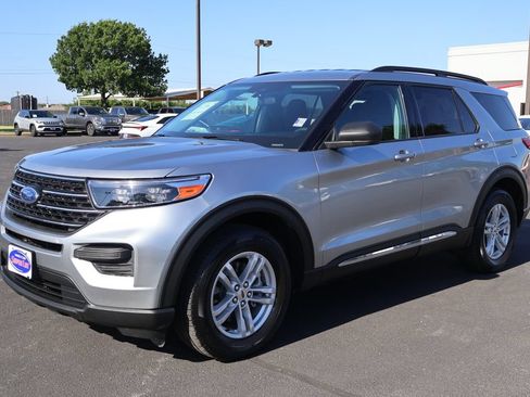 Certified 2024 Ford Explorer XLT RWD image 8