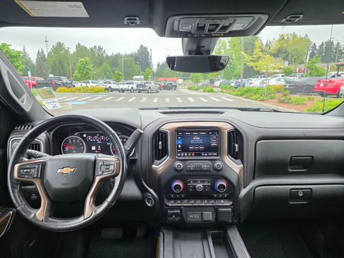 Used 2020 Chevrolet Silverado 1500 High Country w/ Technology Package AWD/4WD image 12