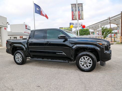Certified 2025 Toyota Tacoma SR5 w/ SR5 Upgrade Package AWD/4WD image 6